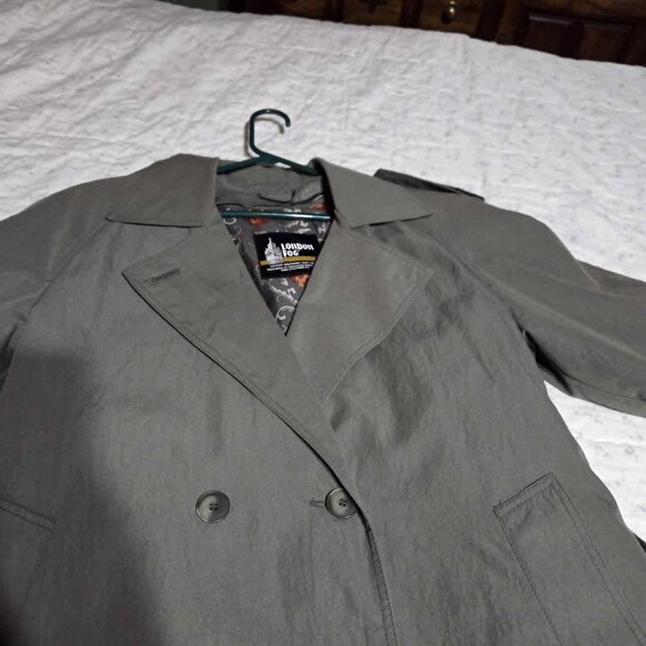 LOndon Fog Gray Knee lenght Coat Fits Size Medium - Picture 6 of 7